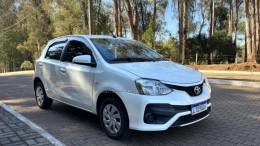 TOYOTA - ETIOS - 2018/2018 - Branca - R$ 66.900,00