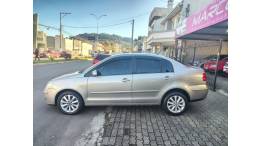 VOLKSWAGEN - POLO SEDAN - 2010/2011 - Prata - R$ 39.900,00