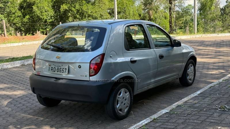 CHEVROLET - CELTA - 2010/2011 - Prata - R$ 26.900,00