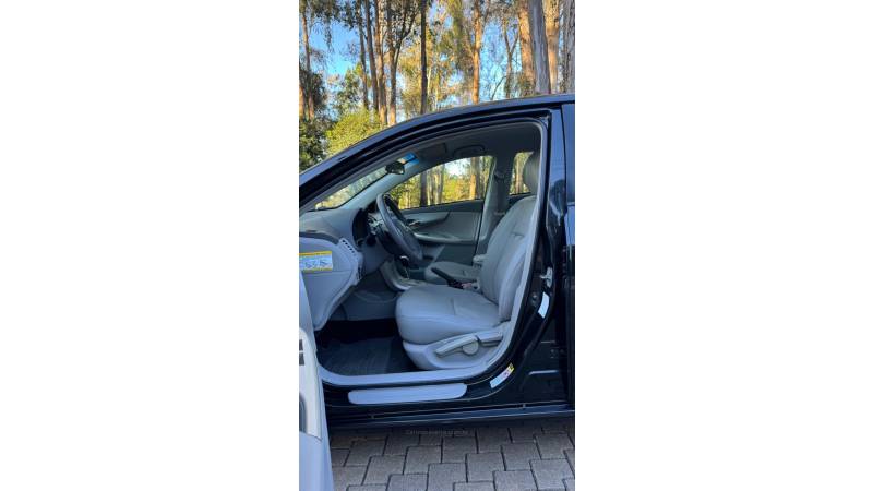 TOYOTA - COROLLA - 2010/2011 - Preta - R$ 63.900,00