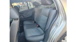 VOLKSWAGEN - POLO SEDAN - 2010/2011 - Prata - R$ 39.900,00