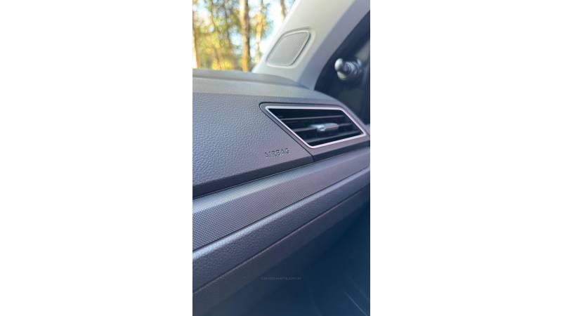 VOLKSWAGEN - VOYAGE - 2021/2022 - Cinza - R$ 62.900,00