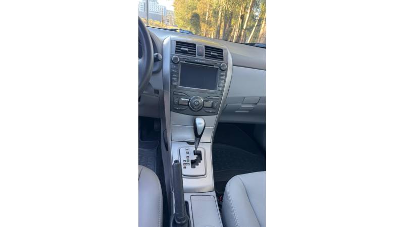 TOYOTA - COROLLA - 2010/2011 - Preta - R$ 63.900,00