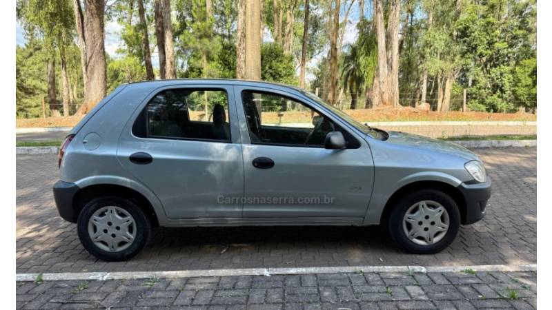 CHEVROLET - CELTA - 2010/2011 - Prata - R$ 26.900,00
