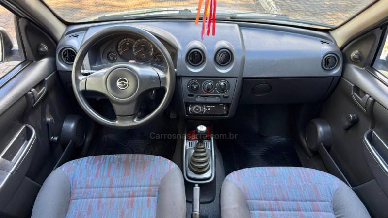 CHEVROLET - CELTA - 2010/2011 - Prata - R$ 26.900,00