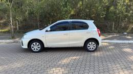 TOYOTA - ETIOS - 2018/2018 - Branca - R$ 66.900,00