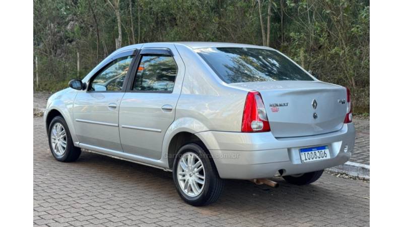 RENAULT - LOGAN - 2008/2008 - Prata - R$ 26.900,00