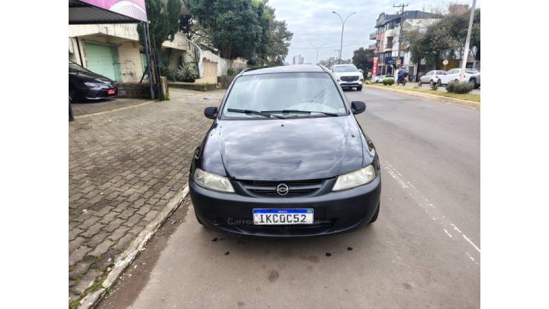 CHEVROLET - CELTA - 2001/2001 - Preta - R$ 16.000,00