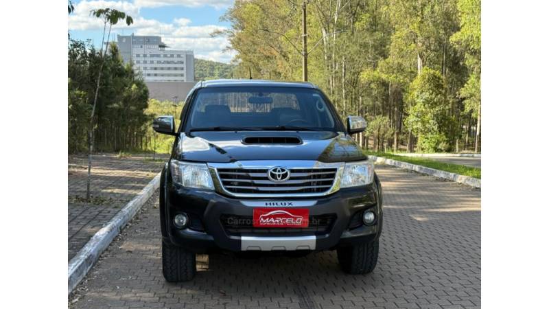 TOYOTA - HILUX - 2013/2013 - Preta - R$ 135.000,00