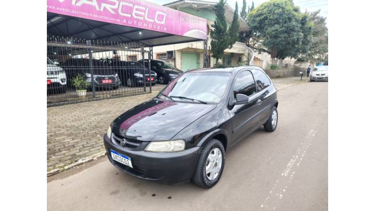 CHEVROLET - CELTA - 2001/2001 - Preta - R$ 16.000,00