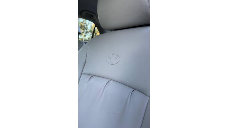 TOYOTA - COROLLA - 2010/2011 - Preta - R$ 63.900,00