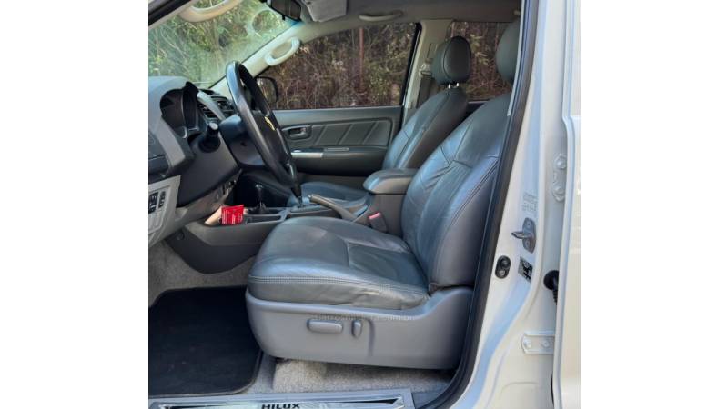 TOYOTA - HILUX - 2008/2008 - Branca - R$ 108.900,00