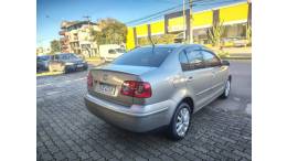 VOLKSWAGEN - POLO SEDAN - 2010/2011 - Prata - R$ 39.900,00