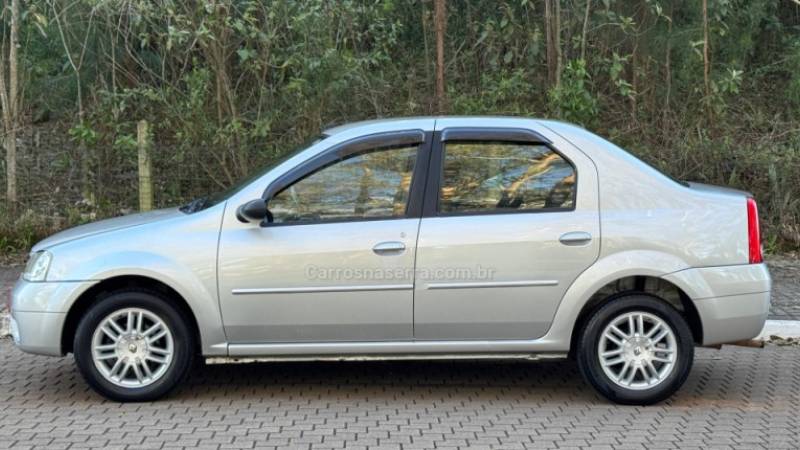 RENAULT - LOGAN - 2008/2008 - Prata - R$ 26.900,00