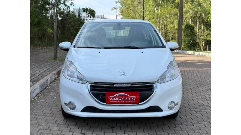 PEUGEOT - 208 - 2014/2015 - Branca - R$ 45.000,00