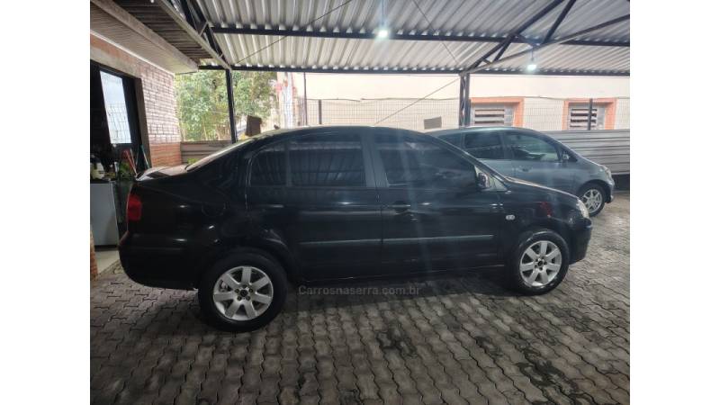 VOLKSWAGEN - POLO SEDAN - 2007/2008 - Preta - R$ 32.900,00