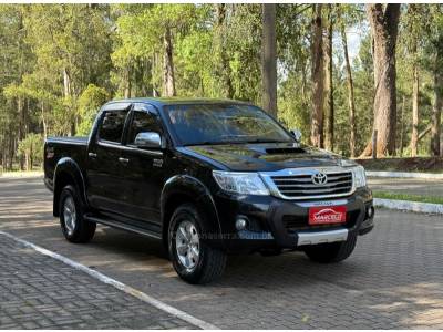 TOYOTA - HILUX - 2013/2013 - Preta - R$ 135.000,00