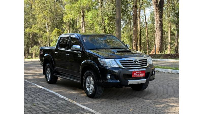 TOYOTA - HILUX - 2013/2013 - Preta - R$ 135.000,00