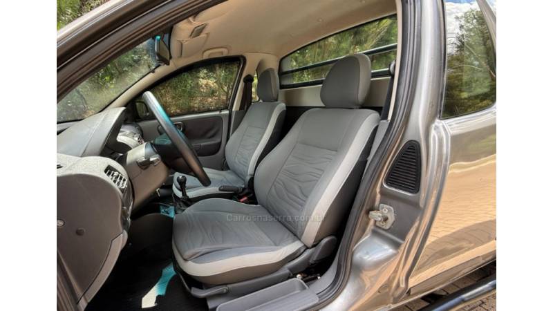 CHEVROLET - MONTANA - 2003/2004 - Cinza - Sob Consulta