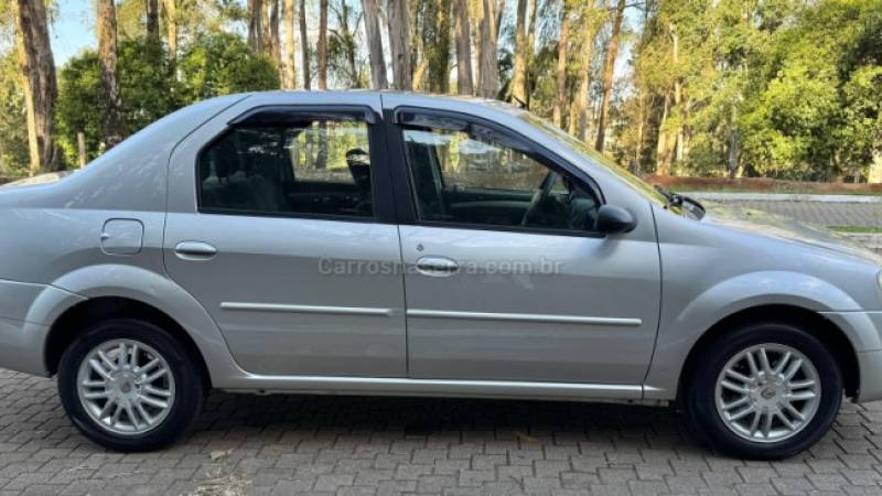 RENAULT - LOGAN - 2008/2008 - Prata - R$ 26.900,00