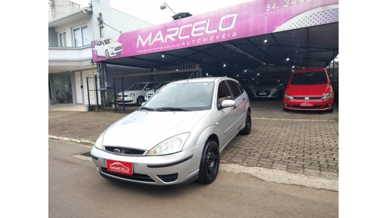 FORD - FOCUS - 2006/2007 - Prata - R$ 26.900,00
