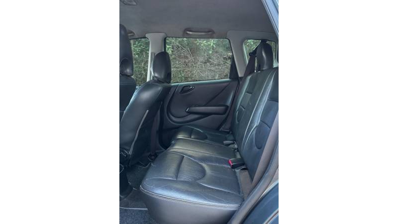 HONDA - FIT - 2007/2007 - Cinza - R$ 27.900,00