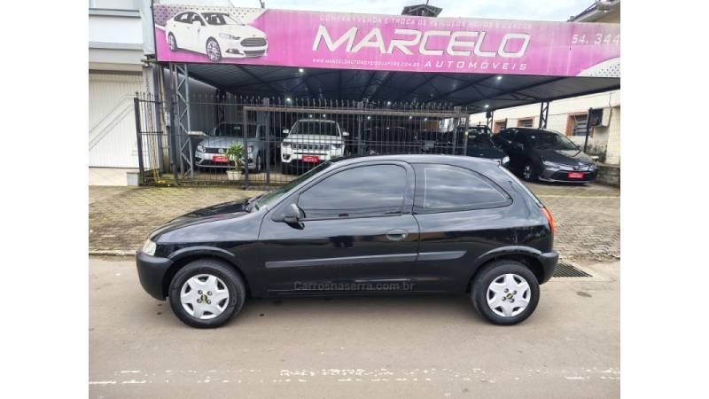 CHEVROLET - CELTA - 2001/2001 - Preta - R$ 16.000,00
