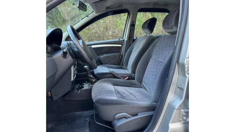 RENAULT - LOGAN - 2008/2008 - Prata - R$ 26.900,00