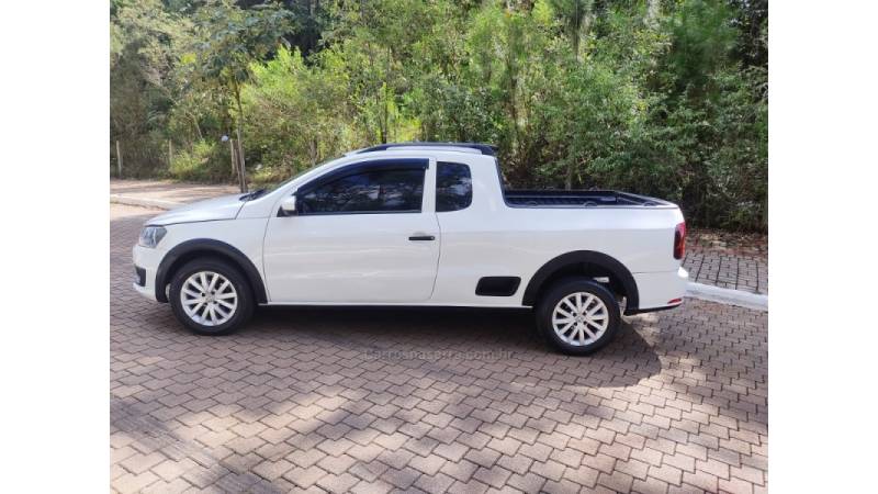 VOLKSWAGEN - SAVEIRO - 2014/2015 - Branca - R$ 49.900,00