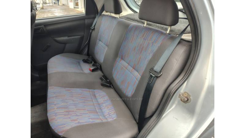 CHEVROLET - CELTA - 2010/2011 - Prata - R$ 25.900,00