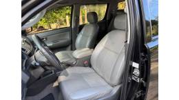 TOYOTA - HILUX - 2013/2013 - Preta - R$ 135.000,00