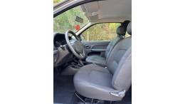 RENAULT - CLIO - 2012/2013 - Prata - R$ 25.900,00