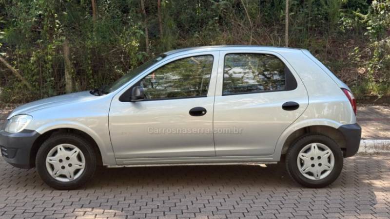 CHEVROLET - CELTA - 2010/2011 - Prata - R$ 26.900,00