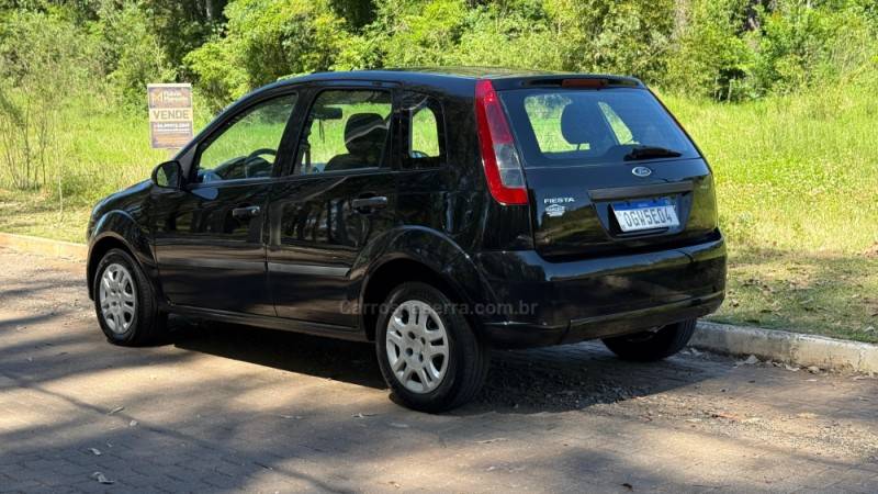 FORD - FIESTA - 2012/2013 - Preta - R$ 35.900,00