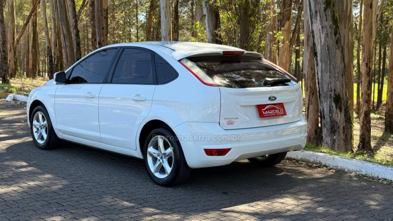 FORD - FOCUS - 2011/2011 - Branca - R$ 41.900,00