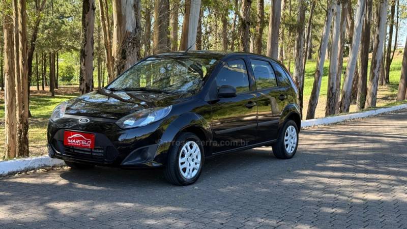 FORD - FIESTA - 2012/2013 - Preta - R$ 35.900,00