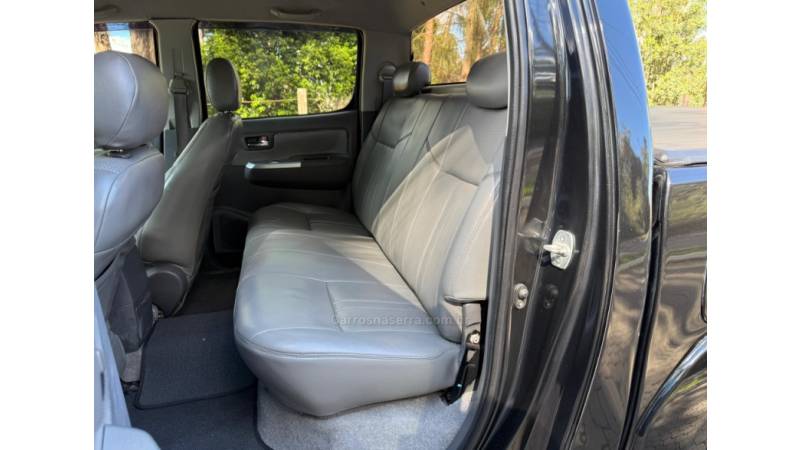 TOYOTA - HILUX - 2013/2013 - Preta - R$ 135.000,00