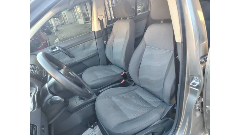 VOLKSWAGEN - POLO SEDAN - 2010/2011 - Prata - R$ 39.900,00