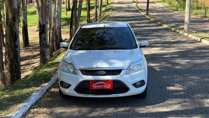 FORD - FOCUS - 2011/2011 - Branca - R$ 41.900,00