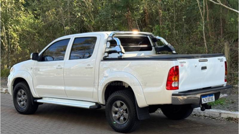 TOYOTA - HILUX - 2008/2008 - Branca - R$ 108.900,00
