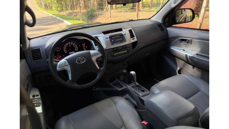 TOYOTA - HILUX - 2013/2013 - Preta - R$ 135.000,00