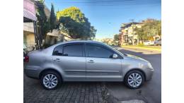 VOLKSWAGEN - POLO SEDAN - 2010/2011 - Prata - R$ 39.900,00
