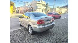VOLKSWAGEN - POLO SEDAN - 2010/2011 - Prata - R$ 39.900,00